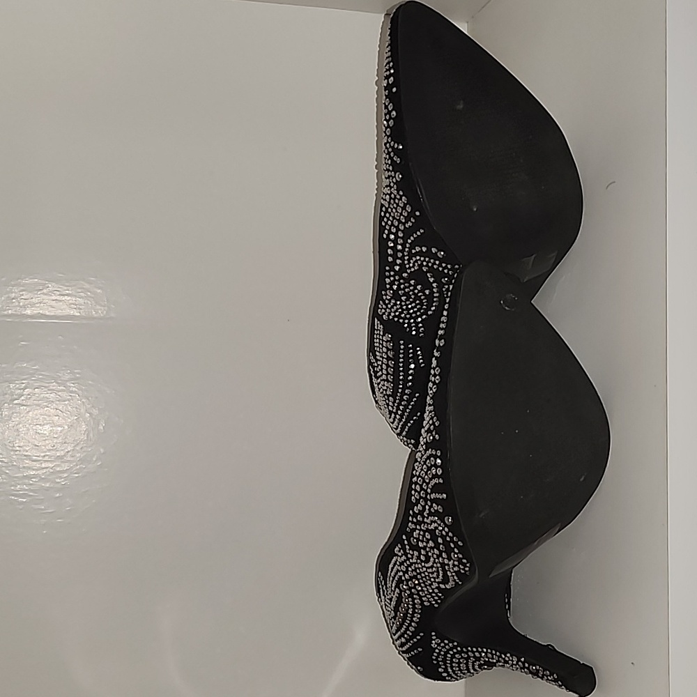 Shoes - Picture 4 of 4